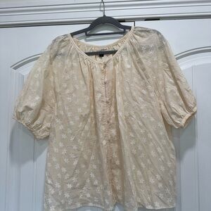Universal Threads Women’s Cream Floral Blouse